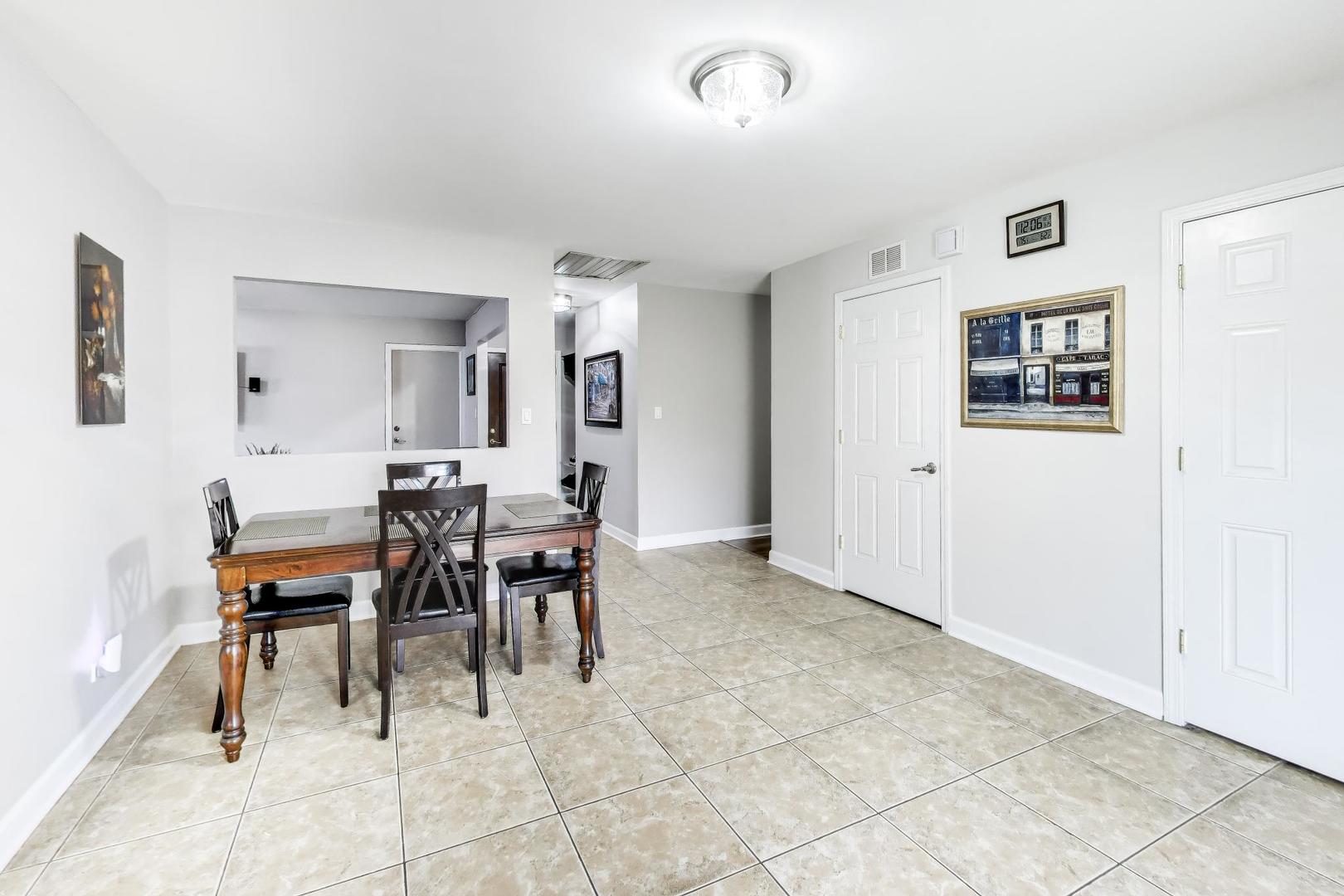 1008 Woodland Drive, Wheeling, IL 60090