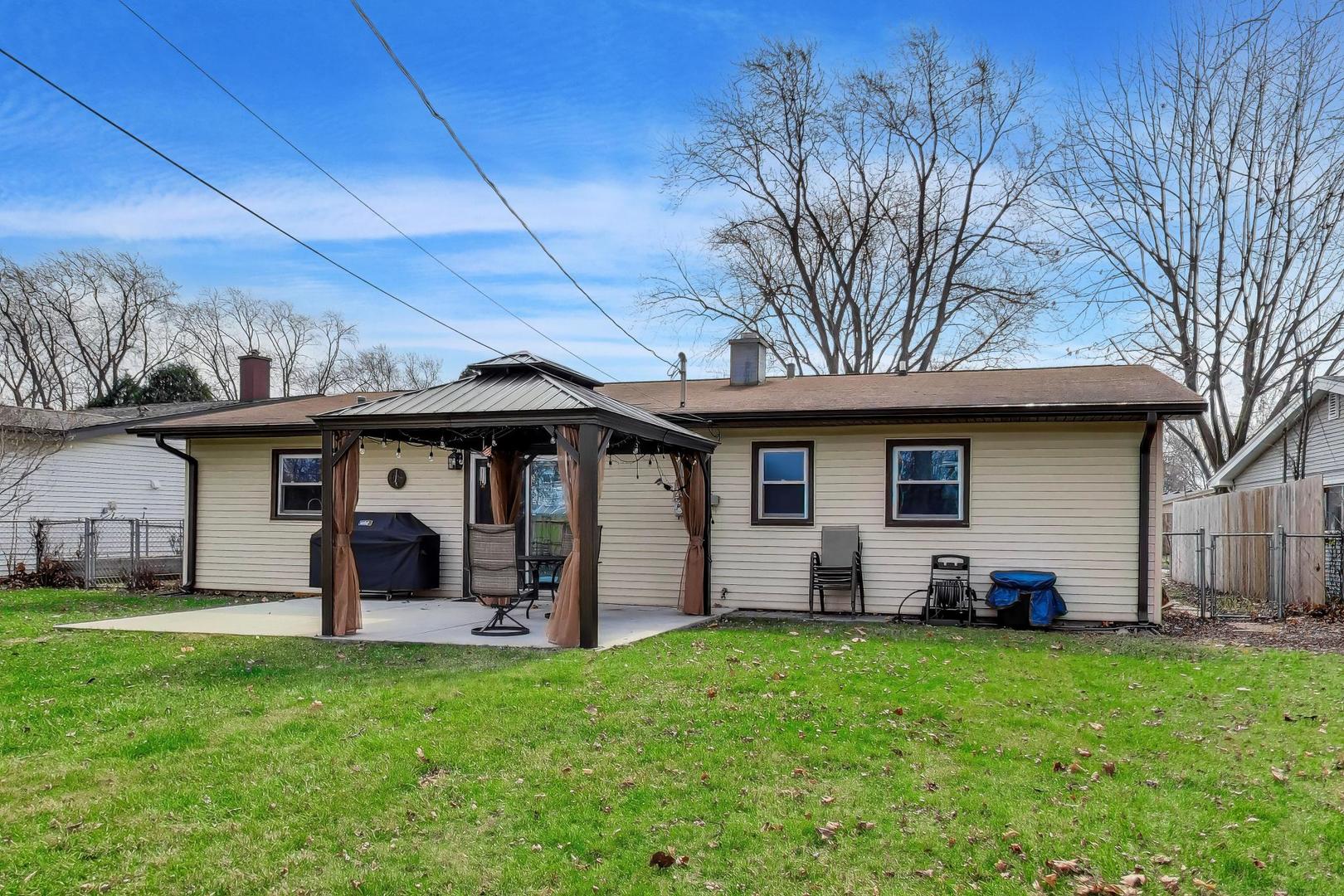 1008 Woodland Drive, Wheeling, IL 60090