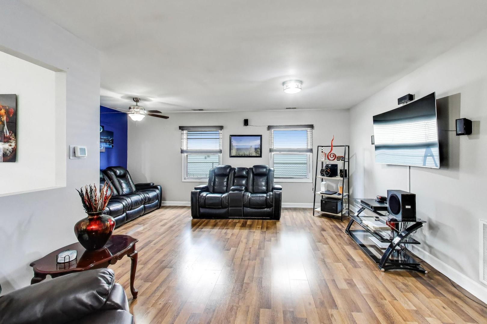 1008 Woodland Drive, Wheeling, IL 60090