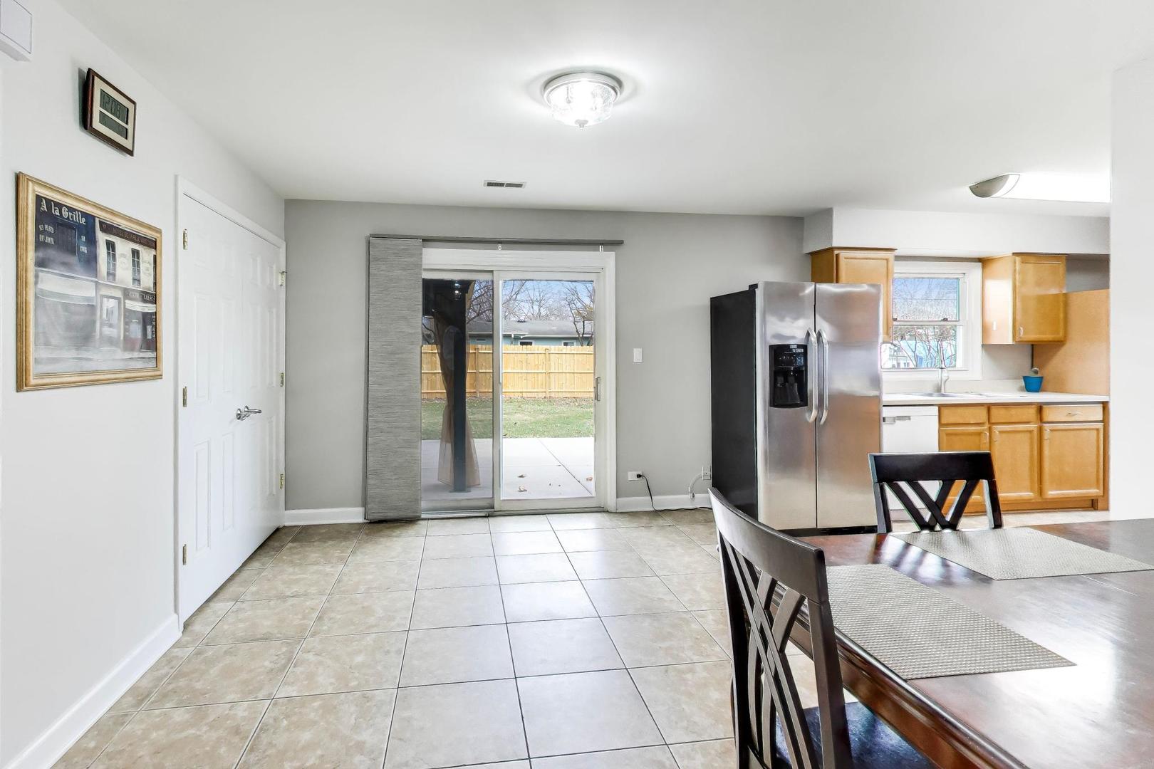 1008 Woodland Drive, Wheeling, IL 60090