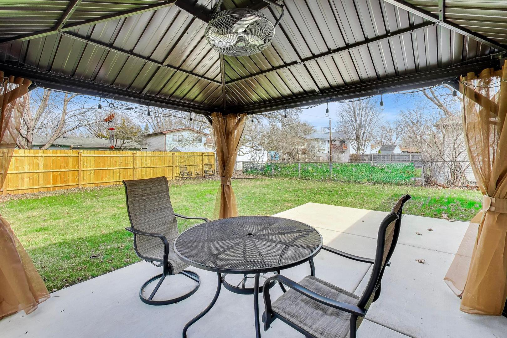 1008 Woodland Drive, Wheeling, IL 60090