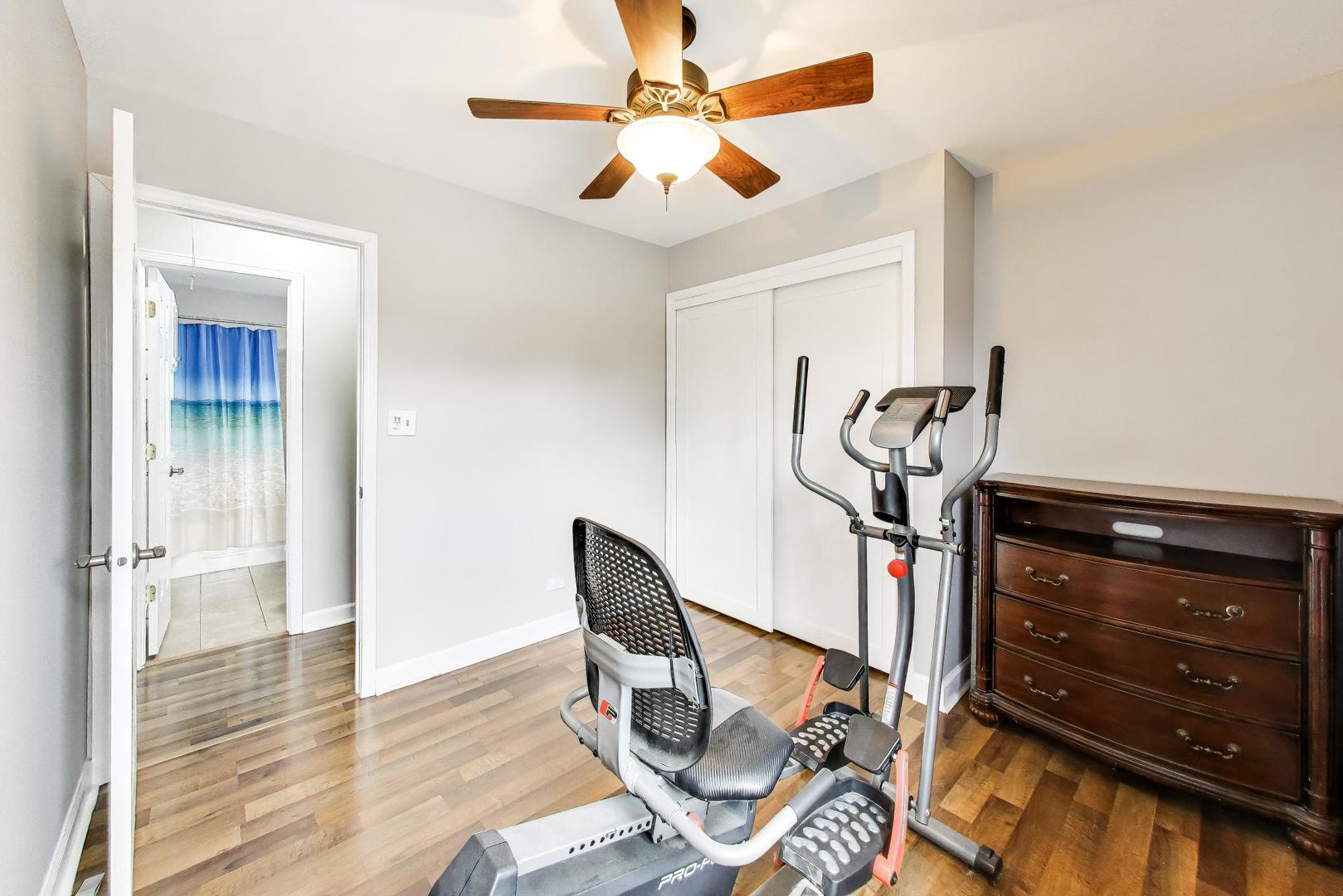 1008 Woodland Drive, Wheeling, IL 60090