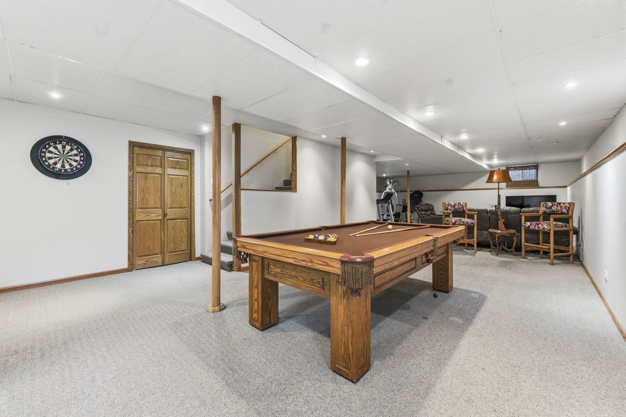 801 Delphia Avenue, Elk Grove Village, IL 60007