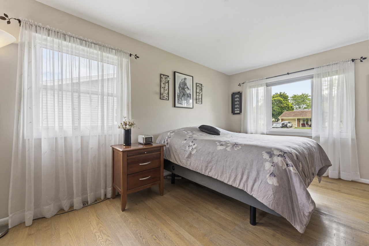 801 Delphia Avenue, Elk Grove Village, IL 60007