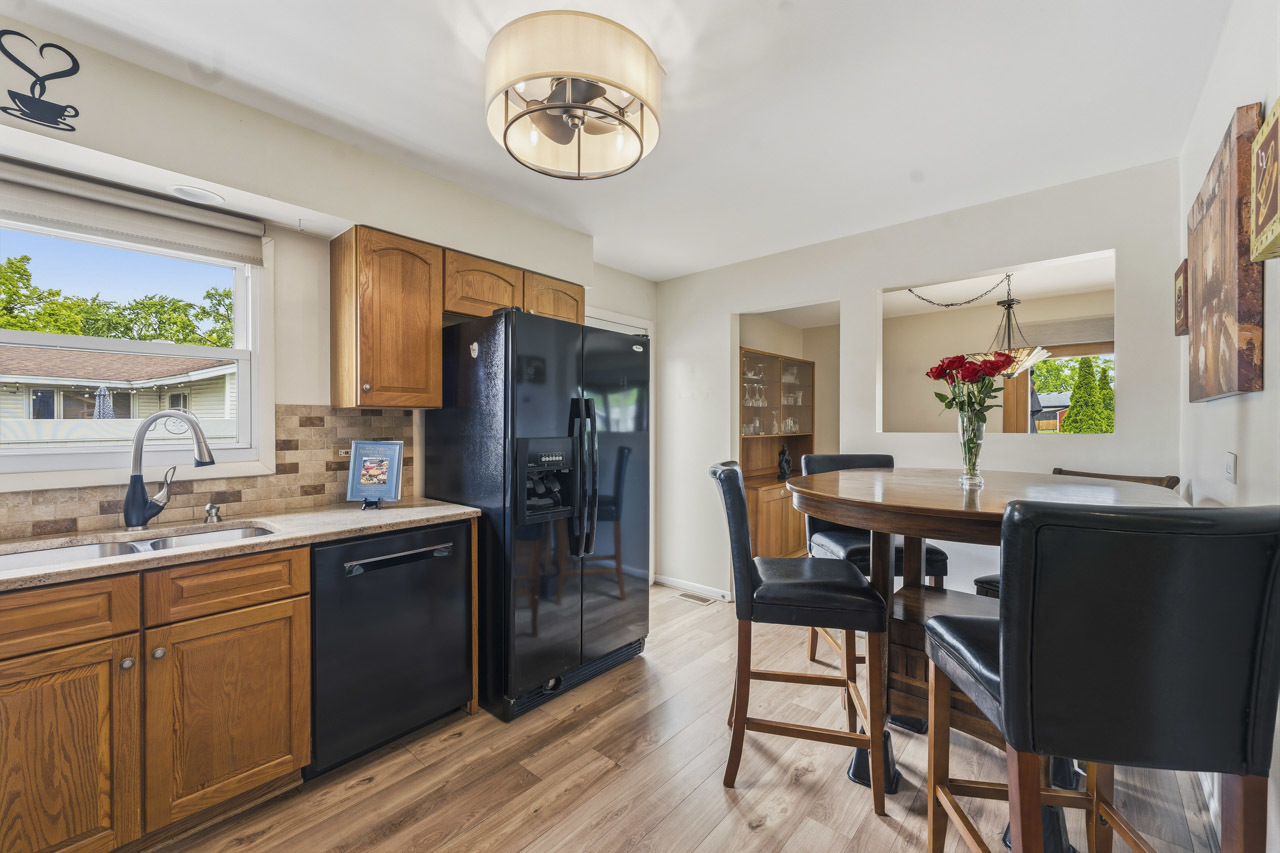 801 Delphia Avenue, Elk Grove Village, IL 60007