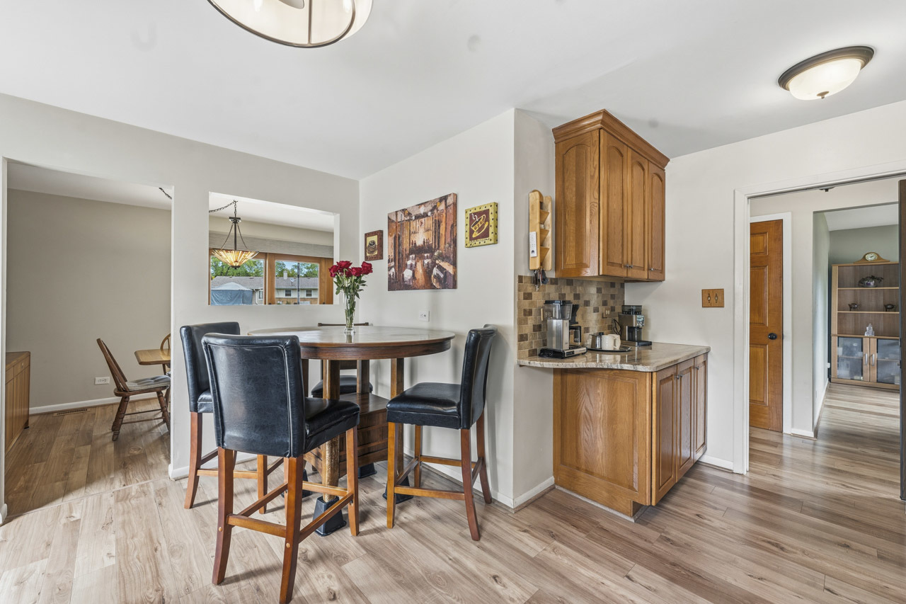 801 Delphia Avenue, Elk Grove Village, IL 60007
