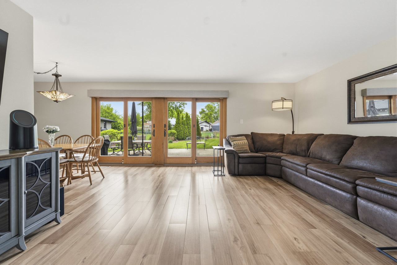 801 Delphia Avenue, Elk Grove Village, IL 60007