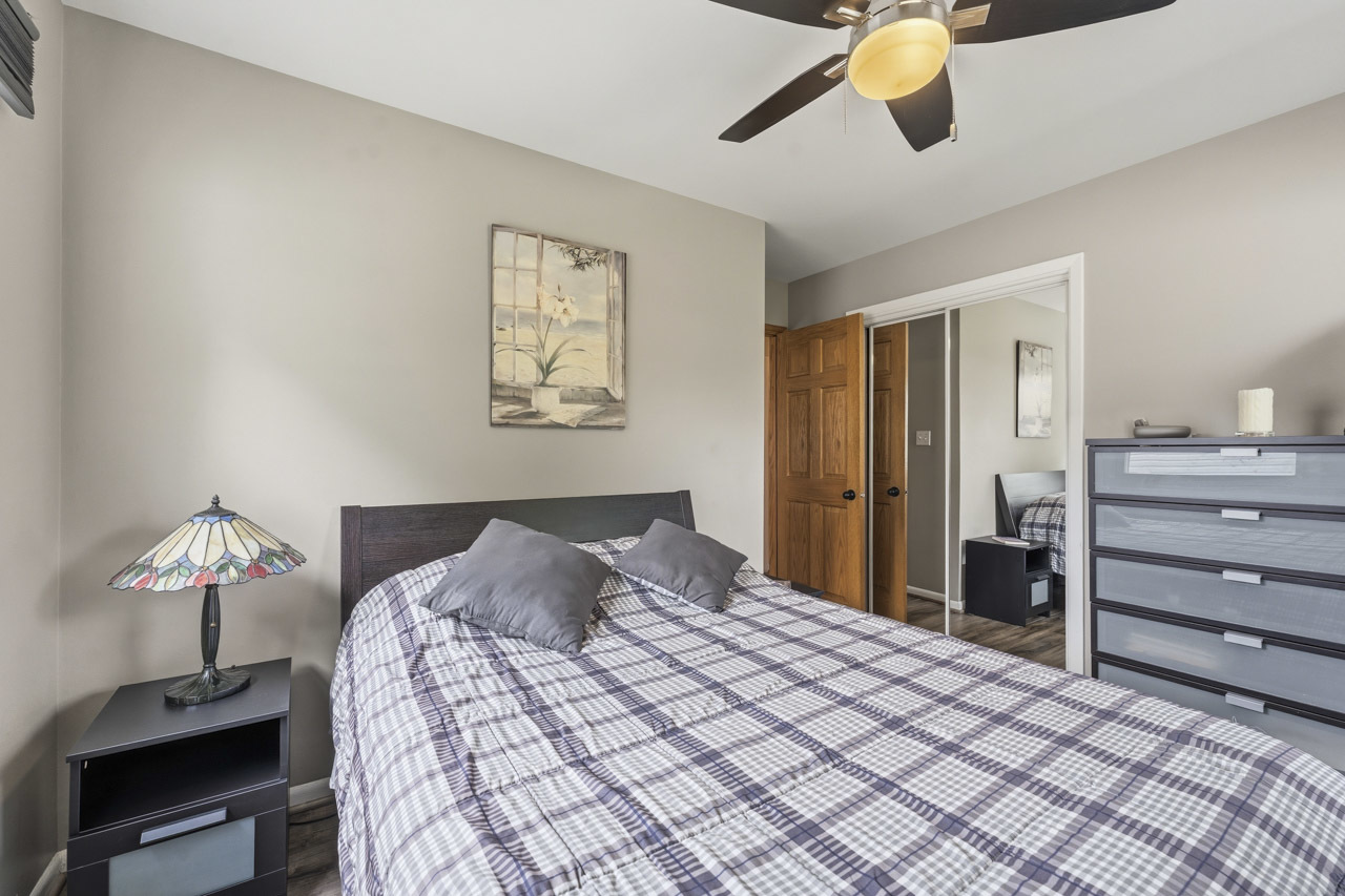 801 Delphia Avenue, Elk Grove Village, IL 60007