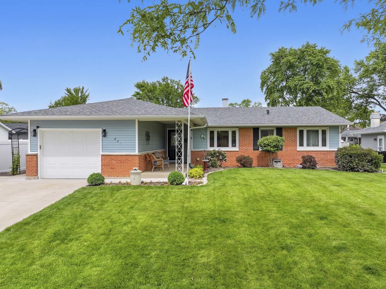 801 Delphia Avenue, Elk Grove Village, IL 60007