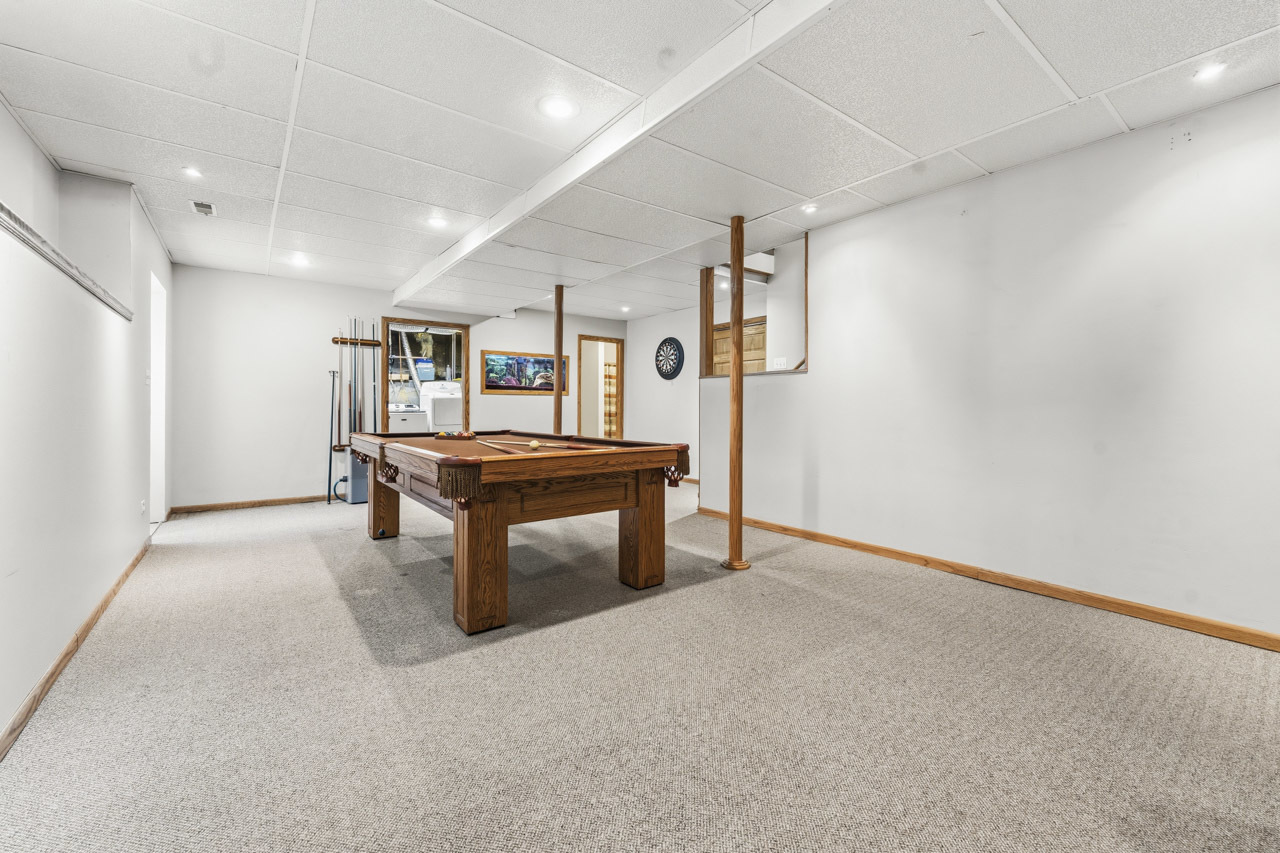 801 Delphia Avenue, Elk Grove Village, IL 60007