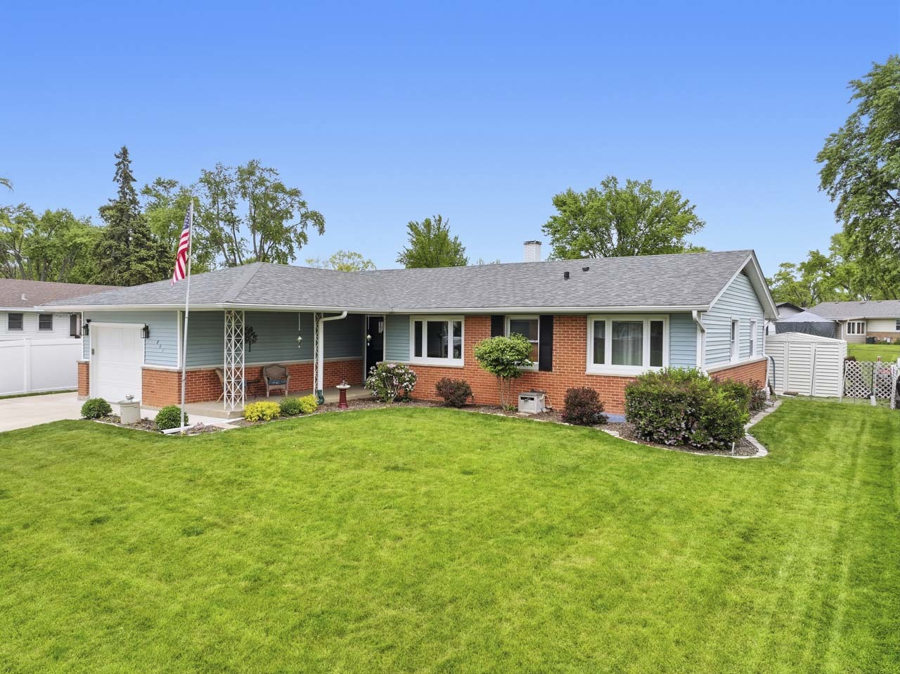 801 Delphia Avenue, Elk Grove Village, IL 60007