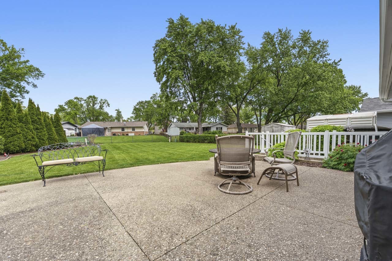 801 Delphia Avenue, Elk Grove Village, IL 60007