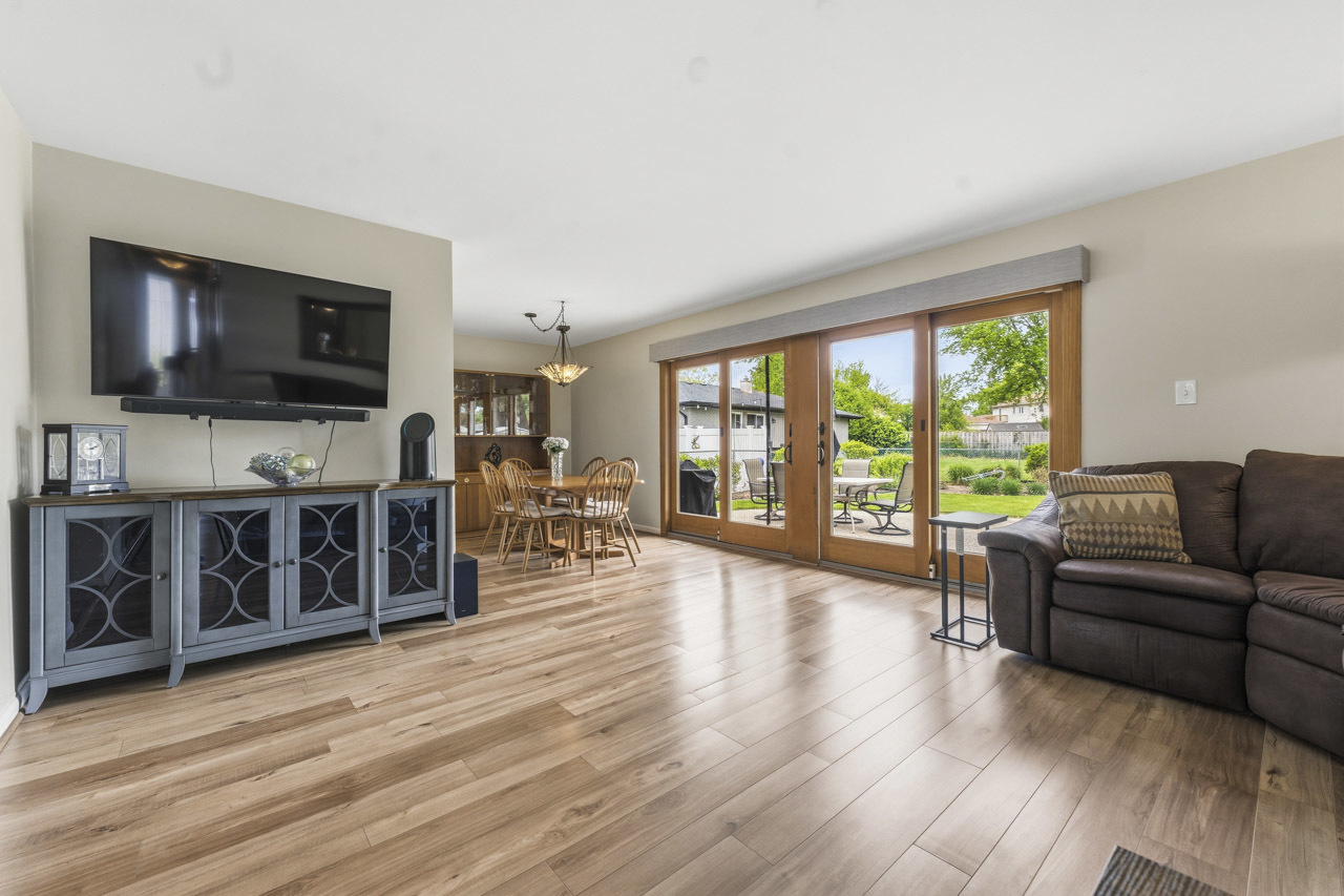 801 Delphia Avenue, Elk Grove Village, IL 60007