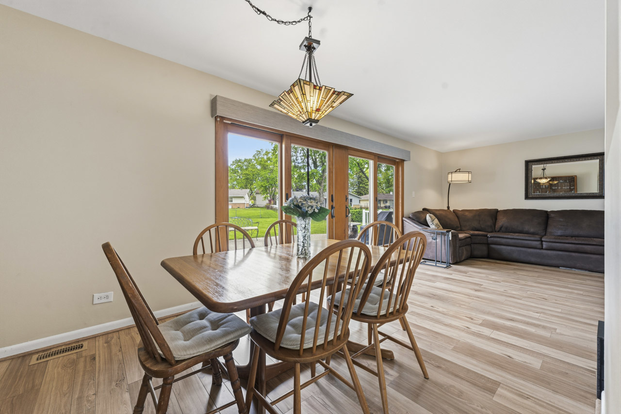 801 Delphia Avenue, Elk Grove Village, IL 60007