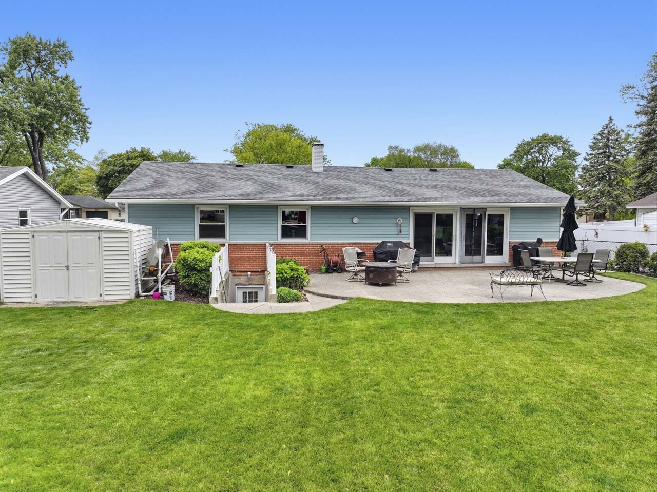 801 Delphia Avenue, Elk Grove Village, IL 60007