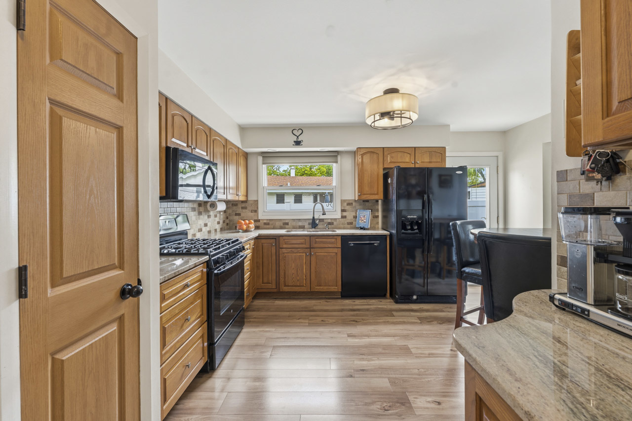 801 Delphia Avenue, Elk Grove Village, IL 60007