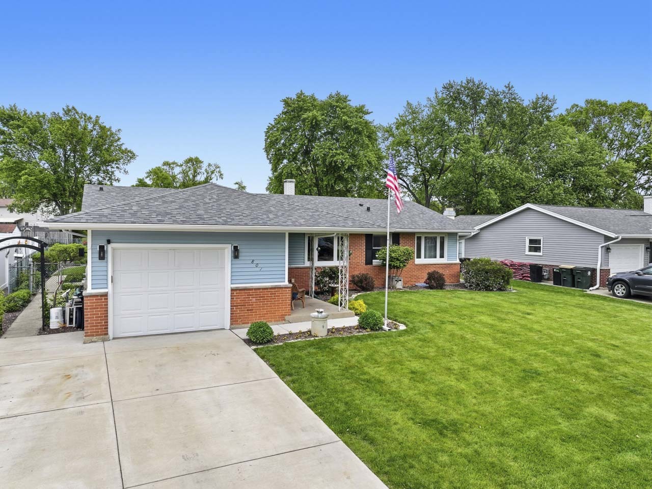 801 Delphia Avenue, Elk Grove Village, IL 60007