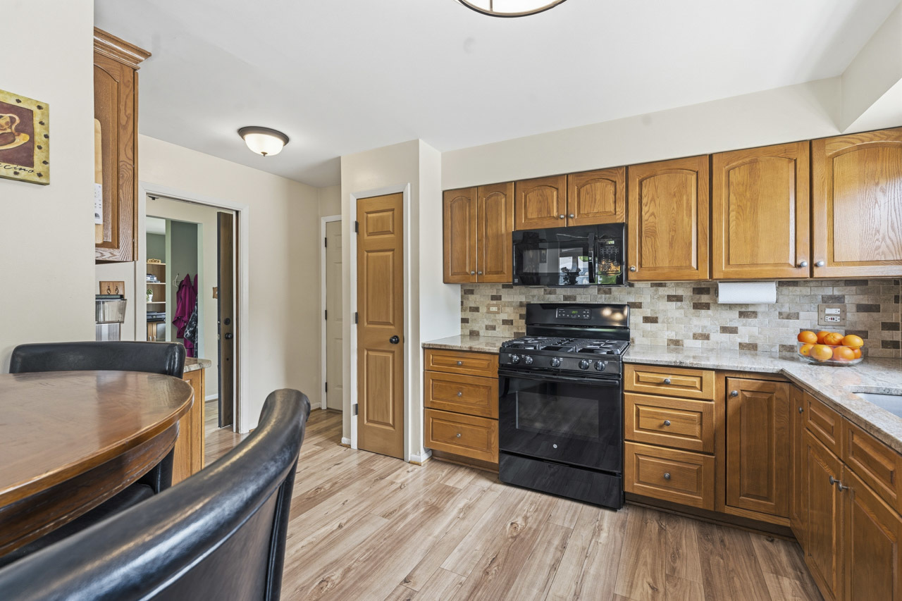 801 Delphia Avenue, Elk Grove Village, IL 60007