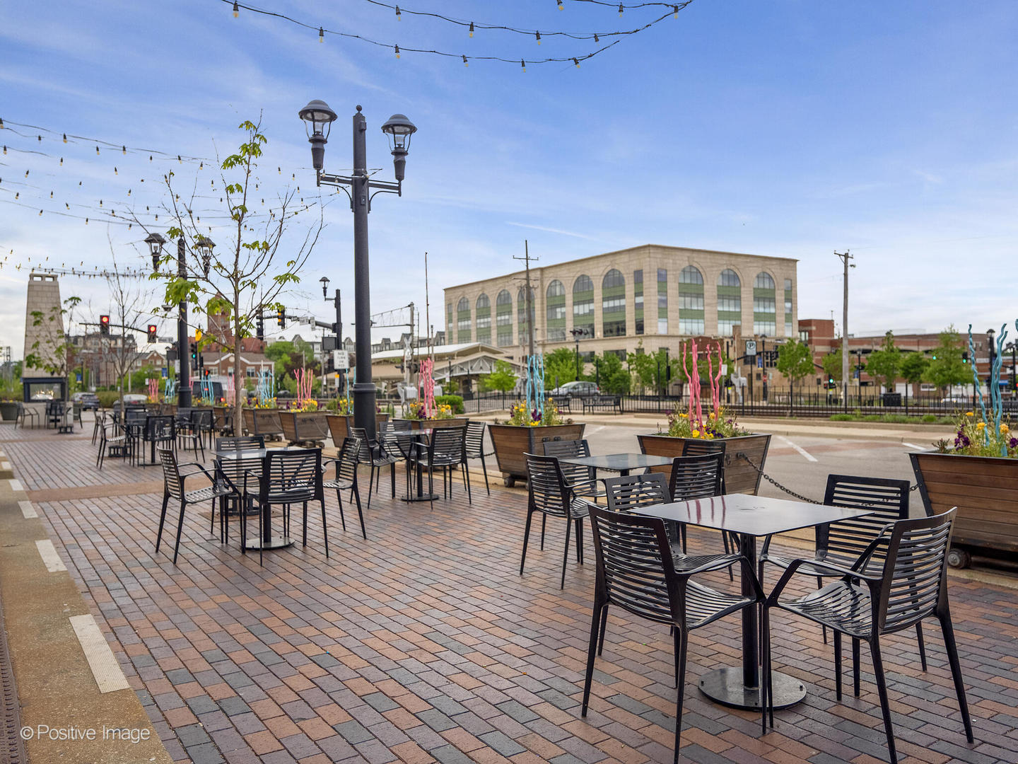 114 W Prairie Avenue, Wheaton, IL 60187