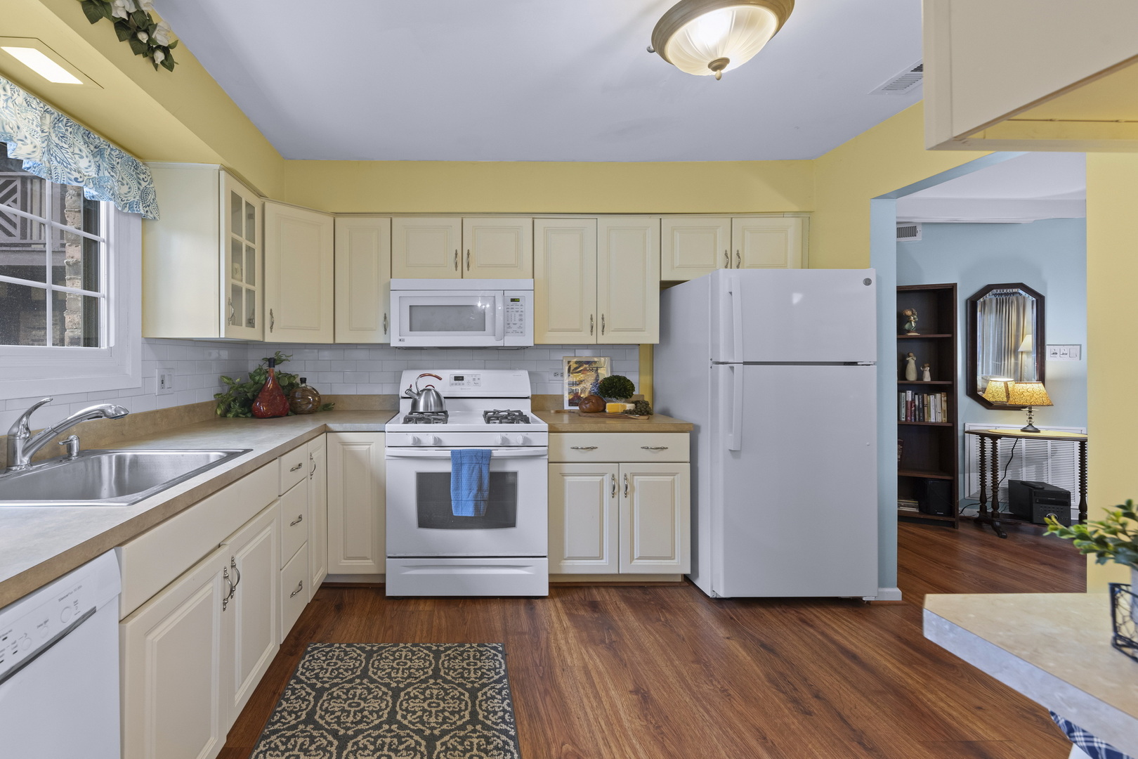 1755 Plymouth Court #D, Wheaton, IL 60189