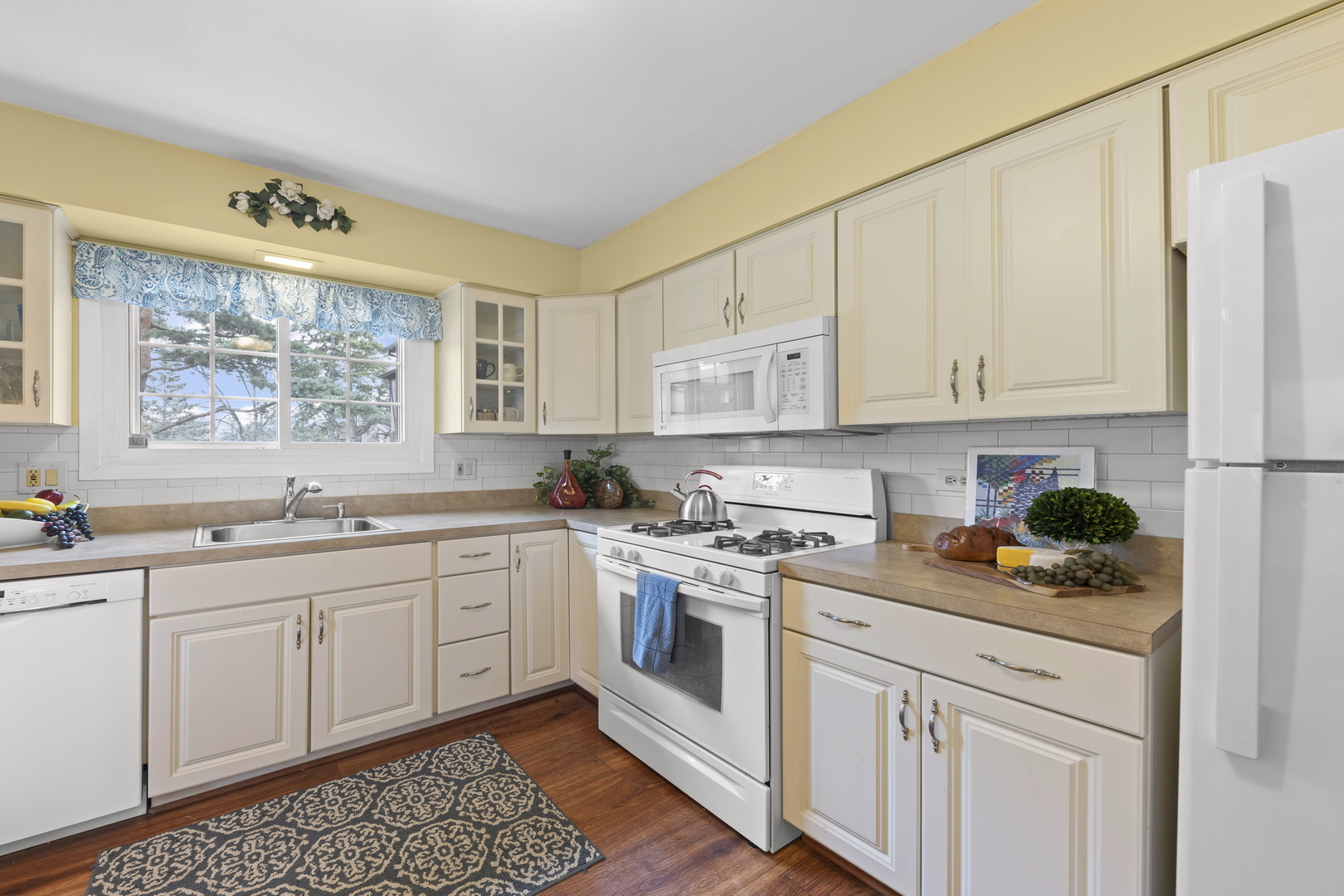 1755 Plymouth Court #D, Wheaton, IL 60189