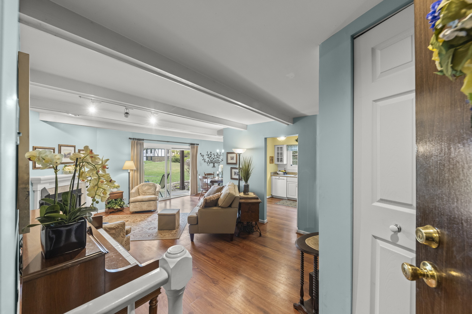 1755 Plymouth Court #D, Wheaton, IL 60189