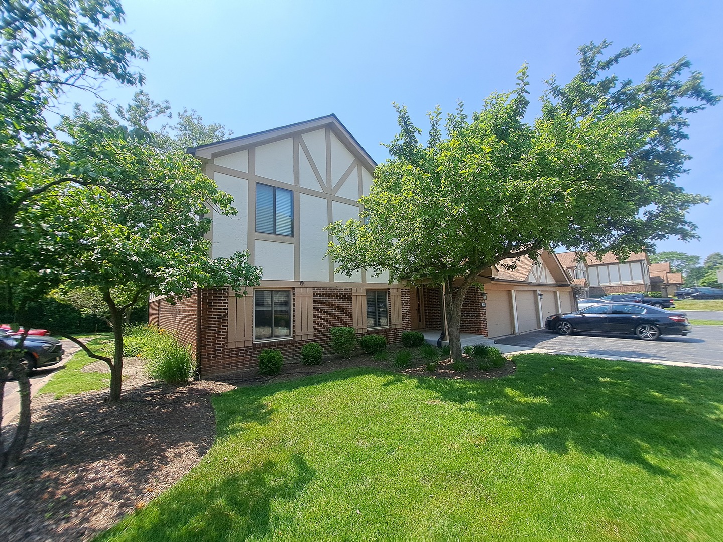 905 Knottingham Drive #2A, Schaumburg, IL 60193