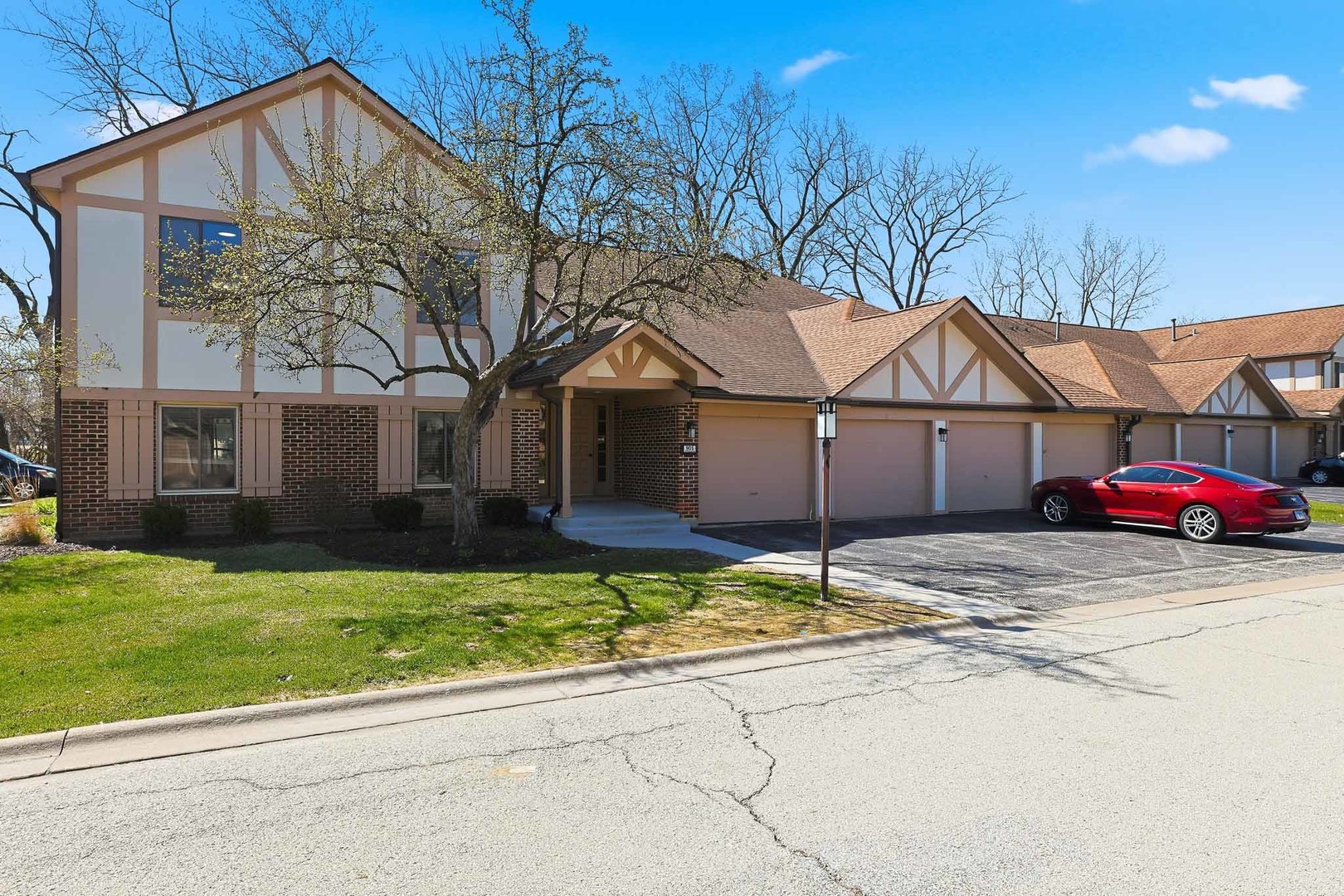 905 Knottingham Drive #2A, Schaumburg, IL 60193