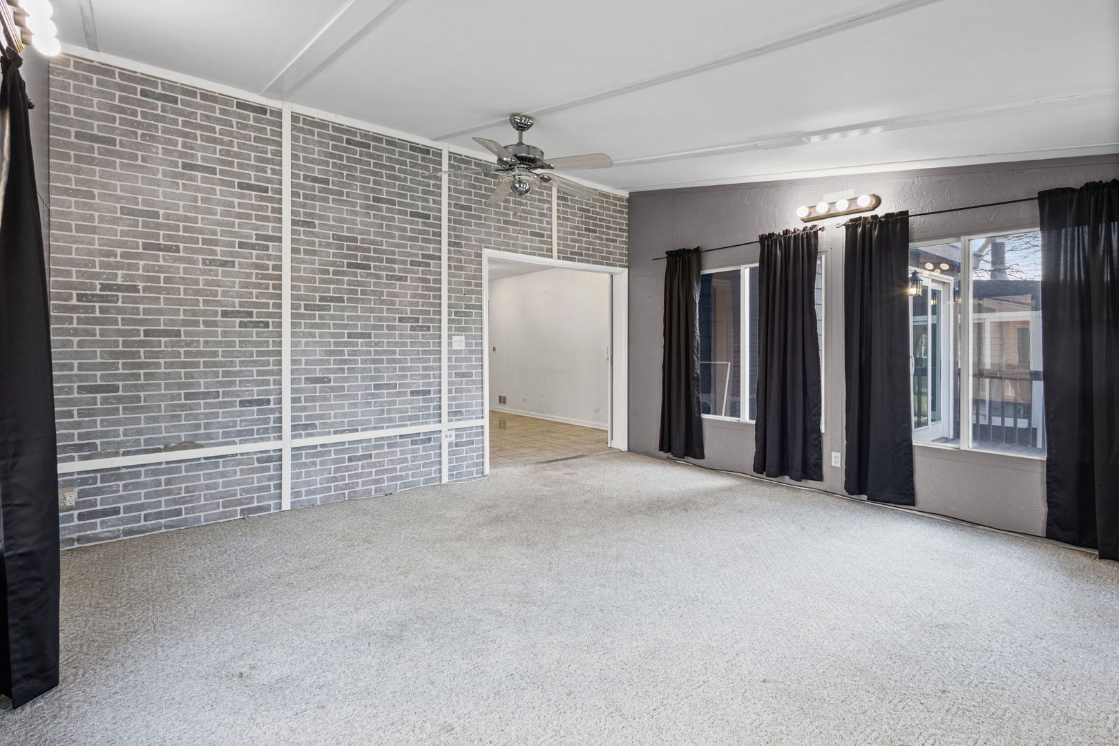 1100 Hidden Lake Drive, Buffalo Grove, IL 60089