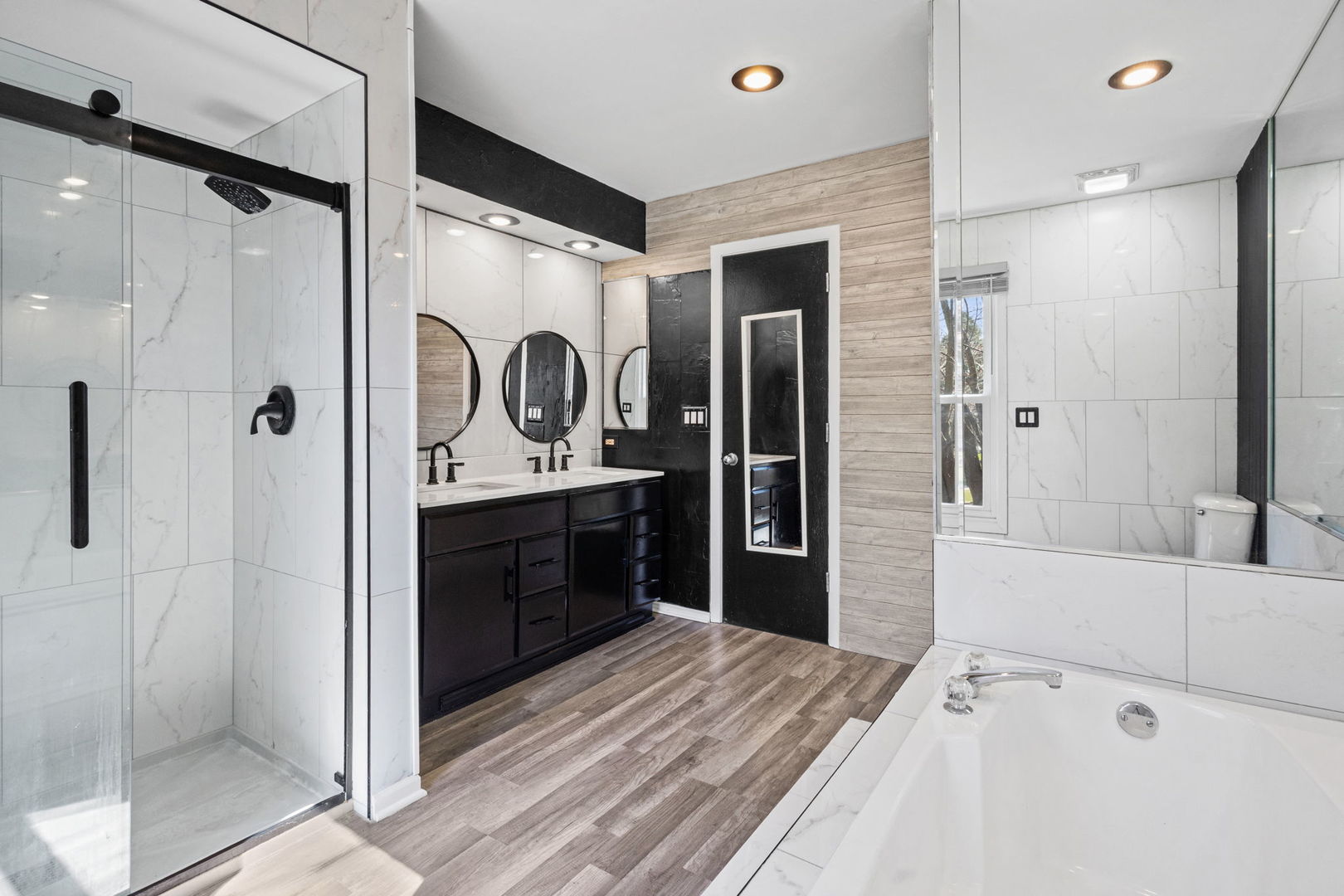 1100 Hidden Lake Drive, Buffalo Grove, IL 60089