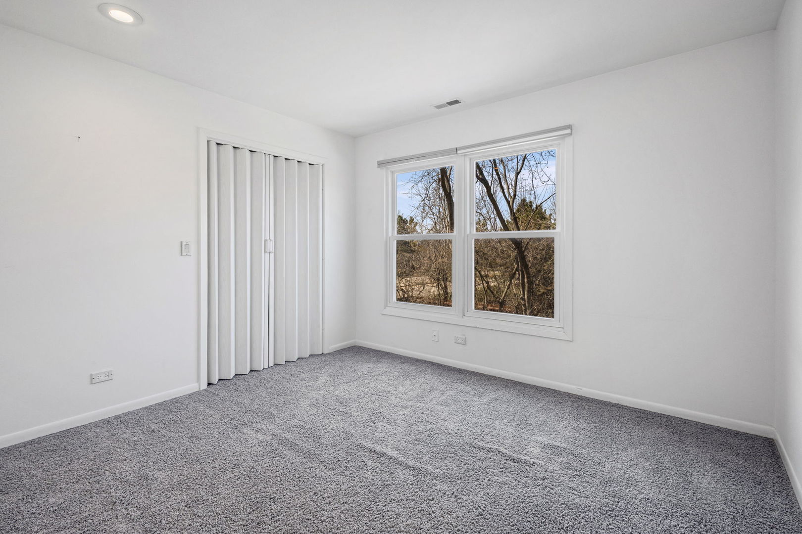 1100 Hidden Lake Drive, Buffalo Grove, IL 60089