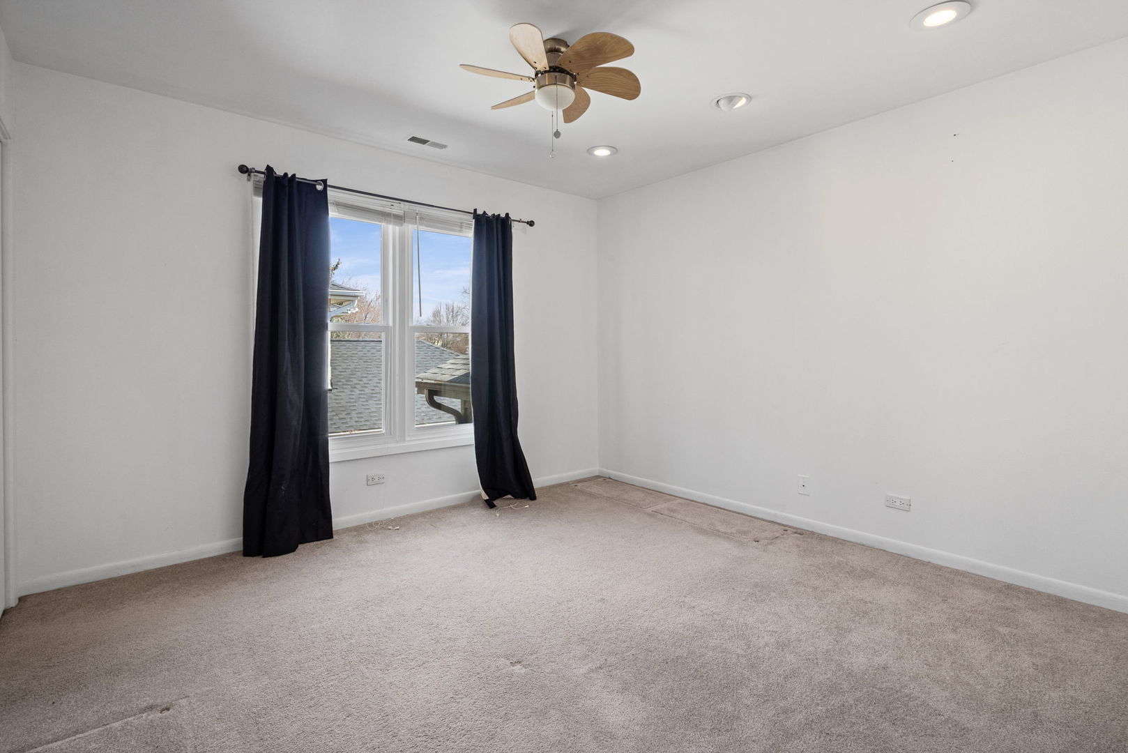 1100 Hidden Lake Drive, Buffalo Grove, IL 60089