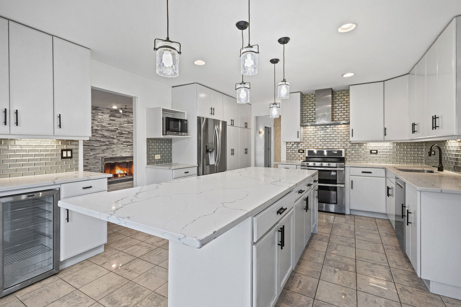 1100 Hidden Lake Drive, Buffalo Grove, IL 60089