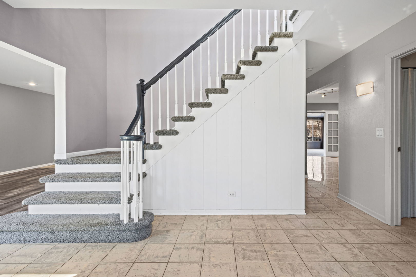 1100 Hidden Lake Drive, Buffalo Grove, IL 60089