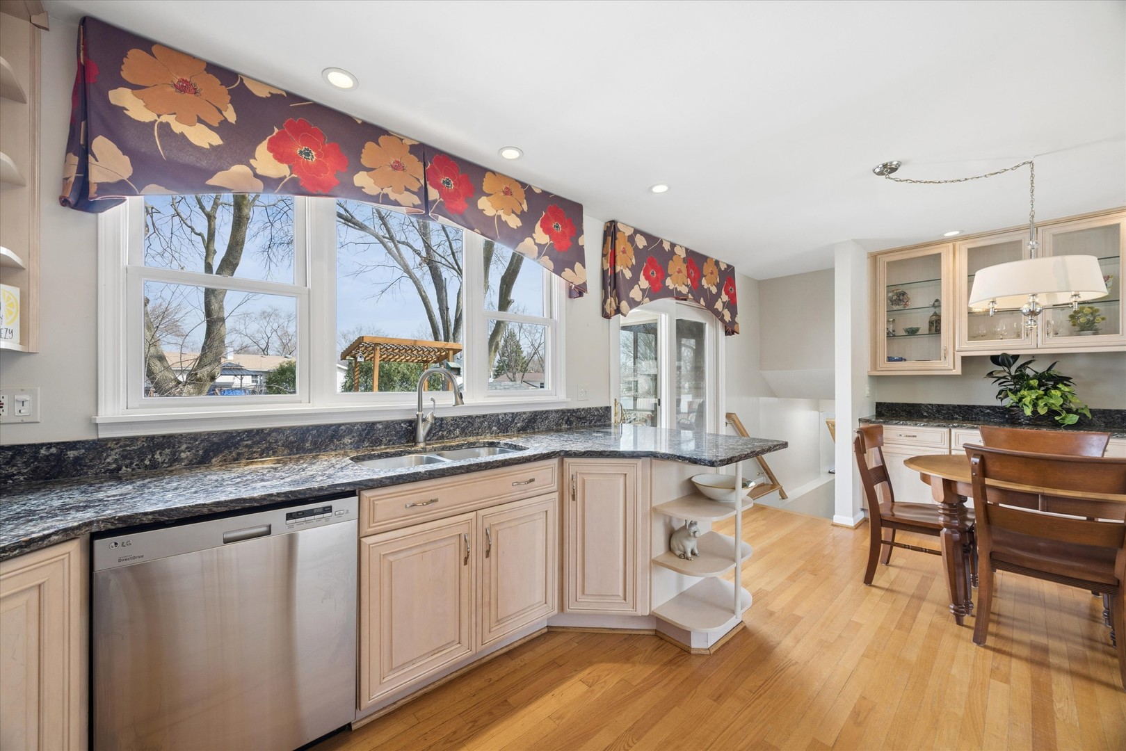 710 Maple Lane, Darien, IL 60561