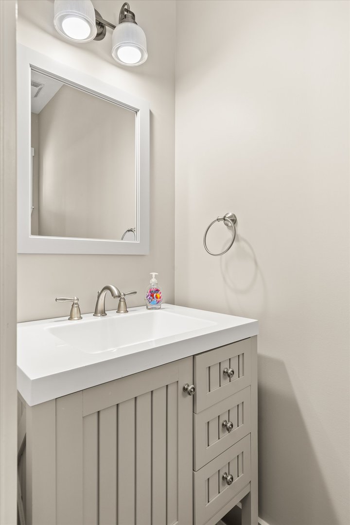 12 Waterside Way, Ottawa, IL 61350