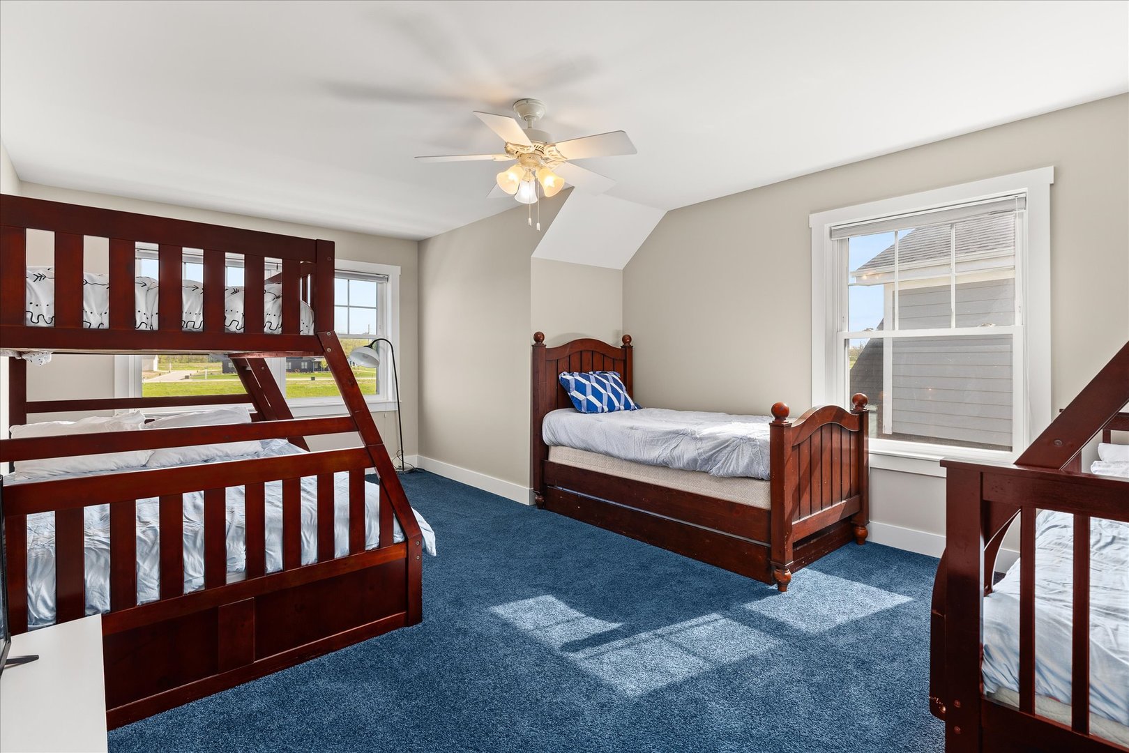 12 Waterside Way, Ottawa, IL 61350