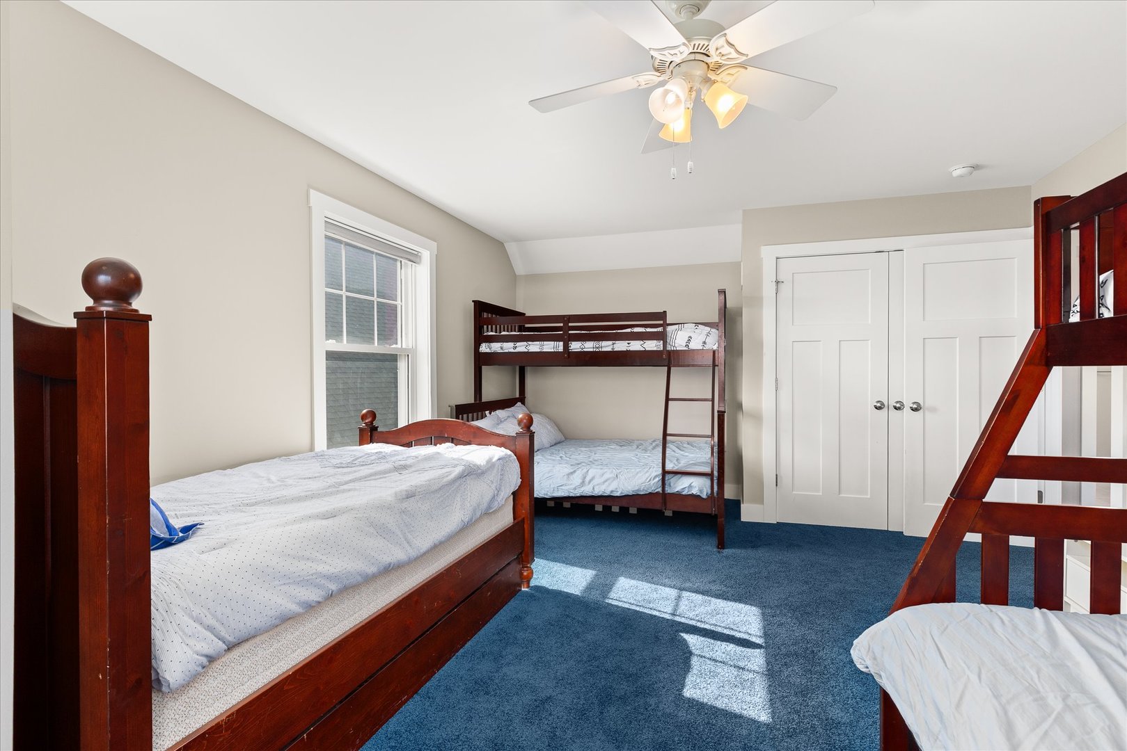 12 Waterside Way, Ottawa, IL 61350