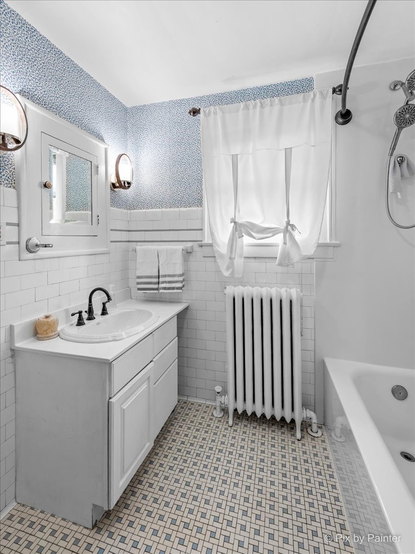 585 Park Street, Elgin, IL 60120