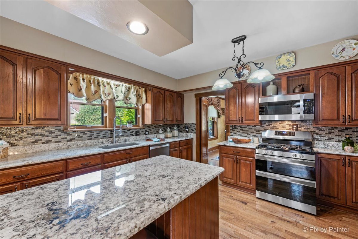 585 Park Street, Elgin, IL 60120