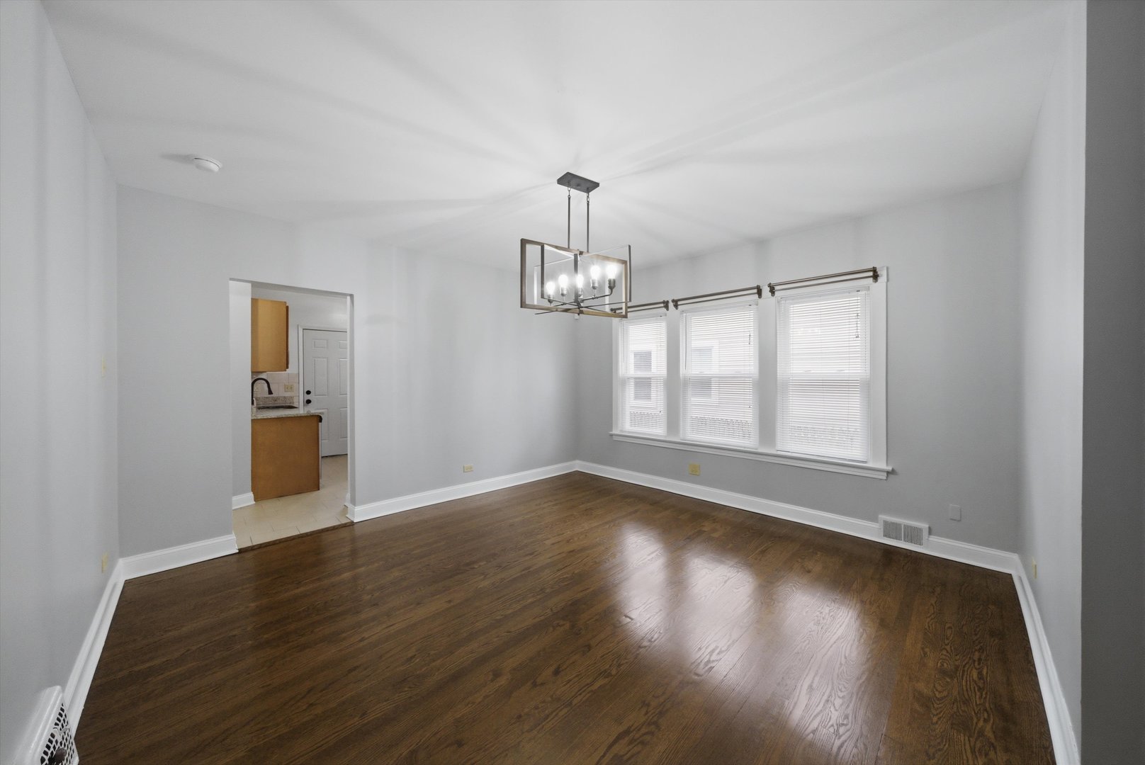 1113 S 7th Avenue, Maywood, IL 60153