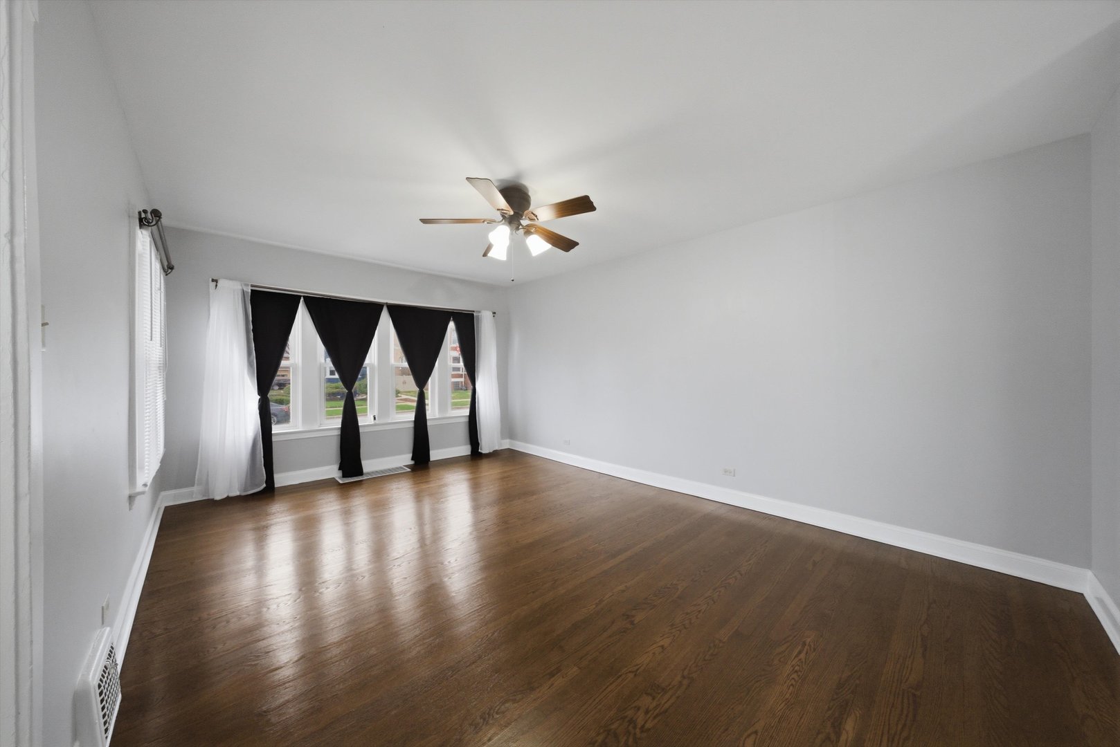 1113 S 7th Avenue, Maywood, IL 60153