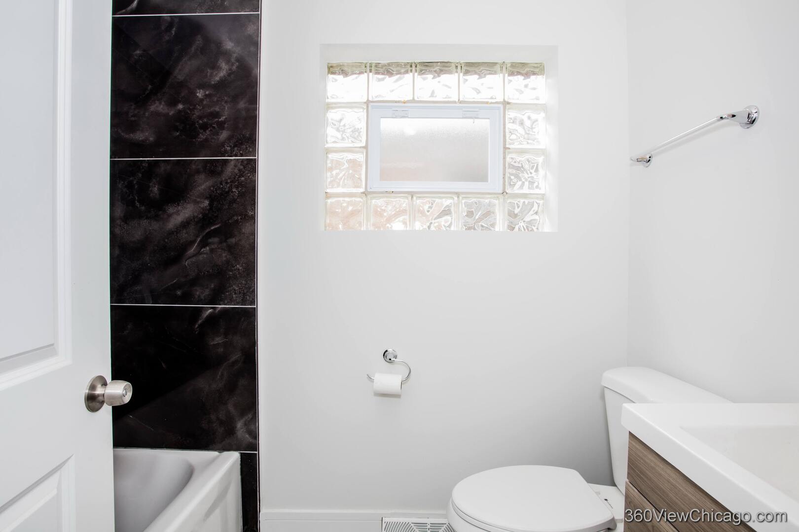 9006 S Wallace Street, Chicago, IL 60621