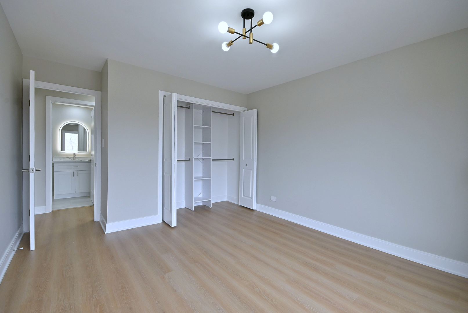 945 E Kenilworth Avenue #312, Palatine, IL 60074