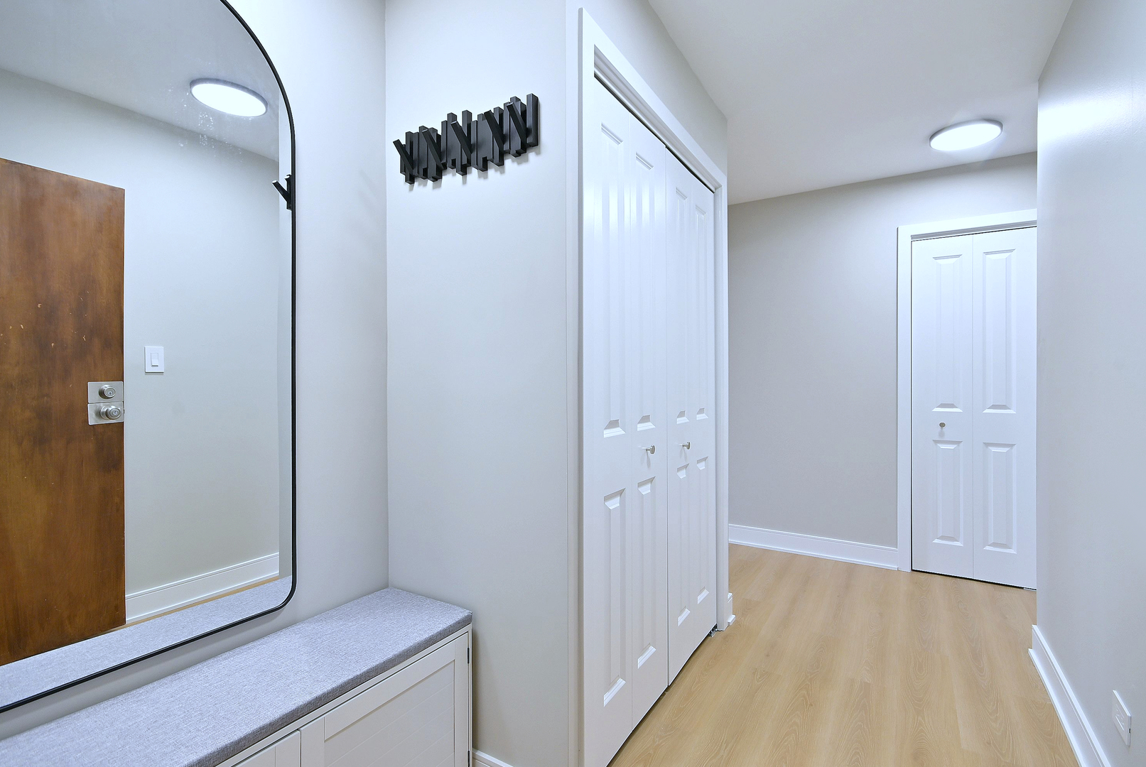 945 E Kenilworth Avenue #312, Palatine, IL 60074