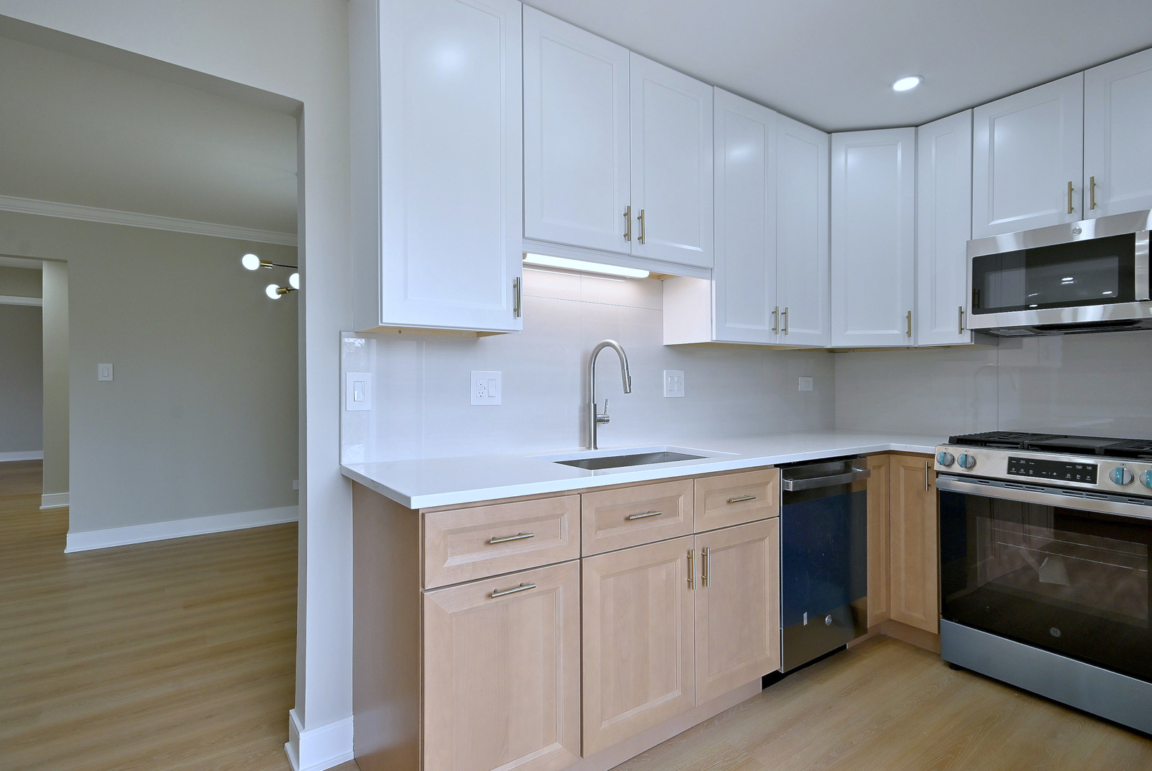 945 E Kenilworth Avenue #312, Palatine, IL 60074