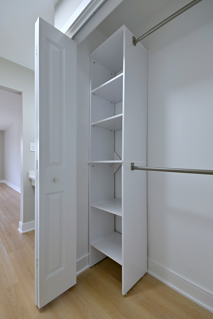 945 E Kenilworth Avenue #312, Palatine, IL 60074