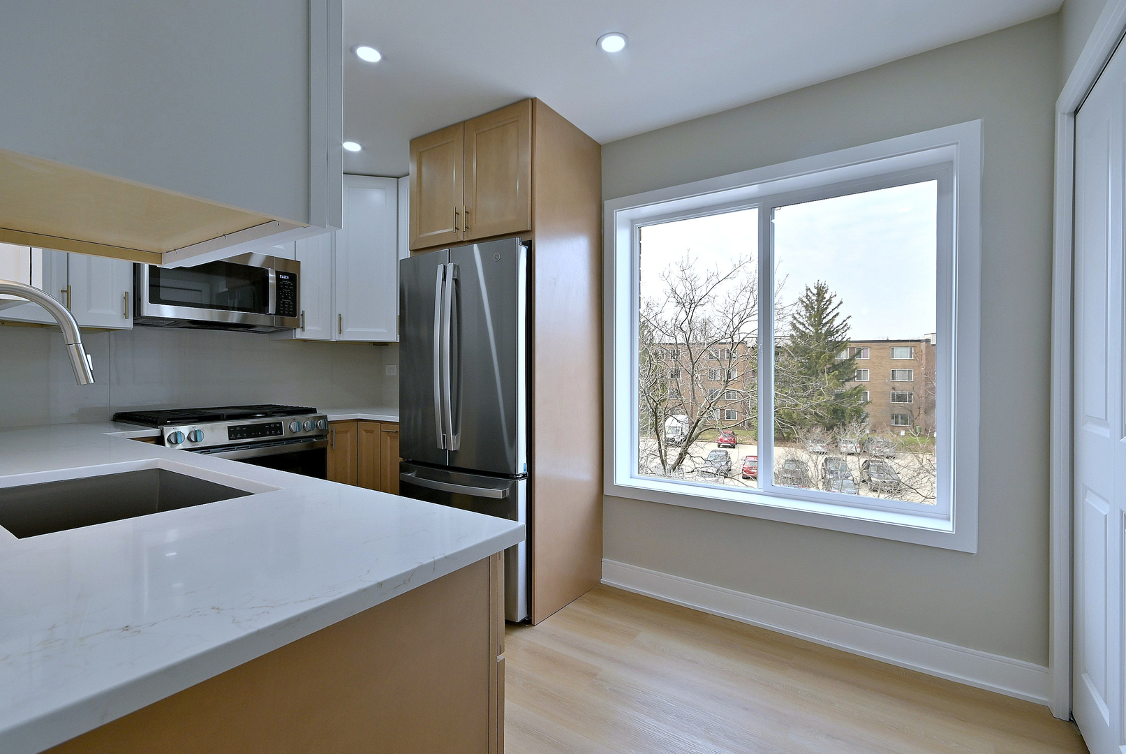 945 E Kenilworth Avenue #312, Palatine, IL 60074