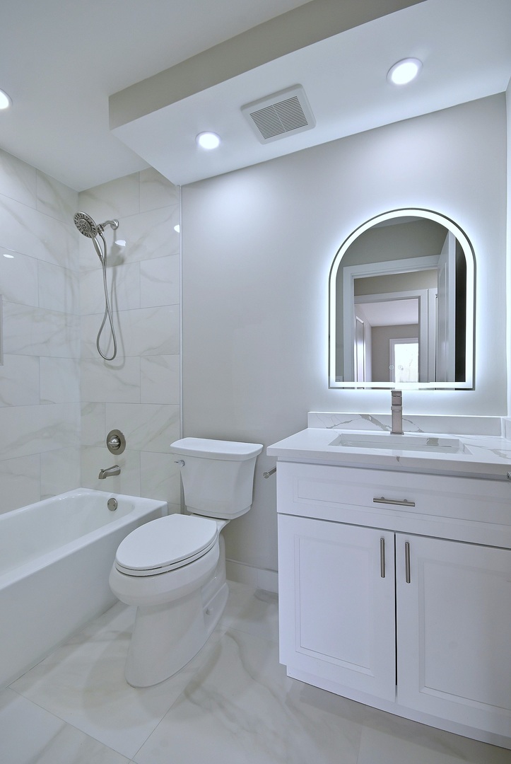 945 E Kenilworth Avenue #312, Palatine, IL 60074