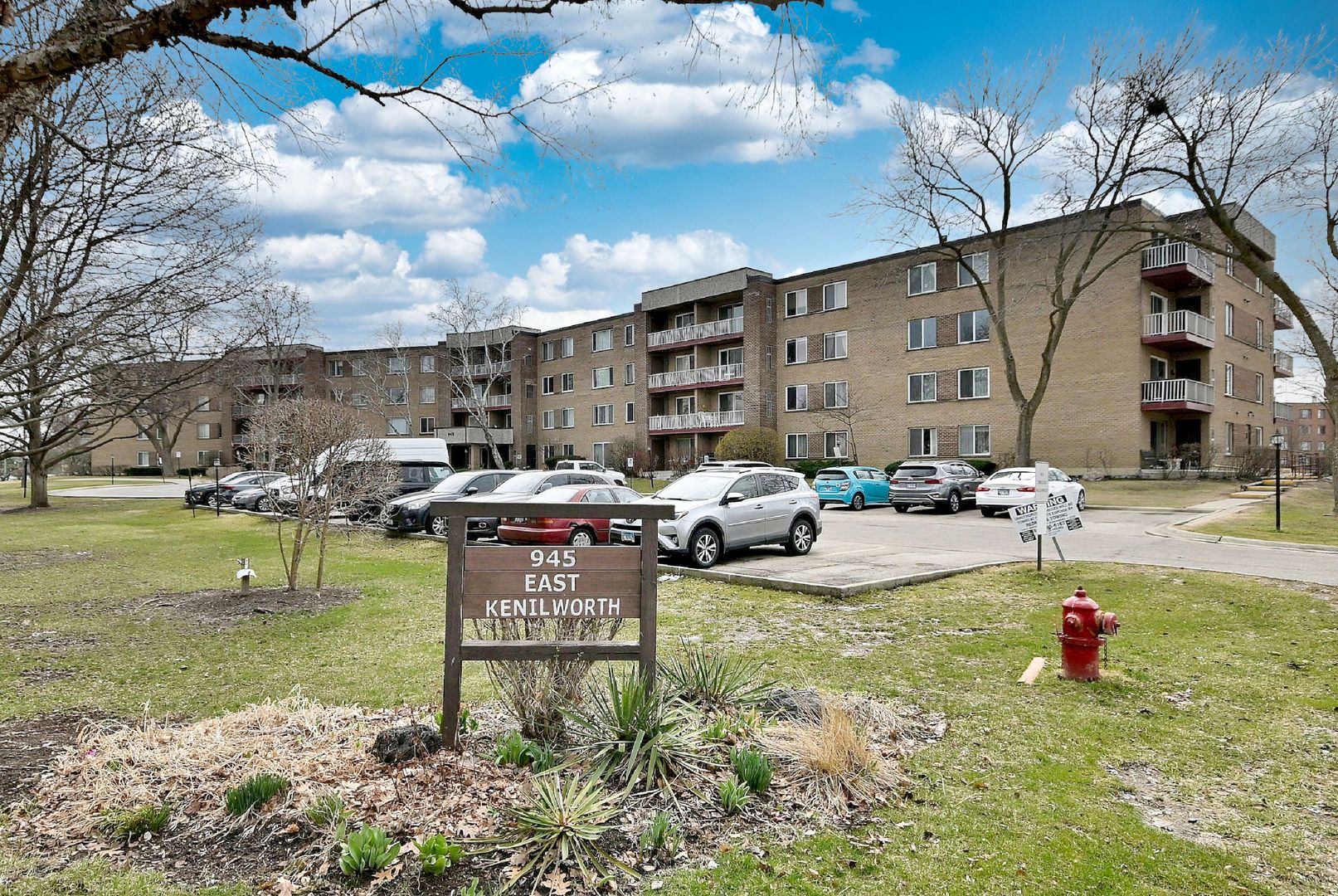 945 E Kenilworth Avenue #312, Palatine, IL 60074